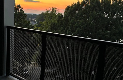 Home Park Apartment | Luxury 1 Bedroom "RetroCozyNest" Apartment in Midtown Atlanta
