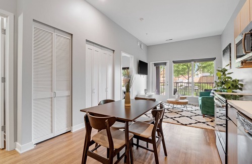 Shaw Apartment | Luxury 1BD/1BR Apt in St. Louis-Pool| Gym| Free Parking!