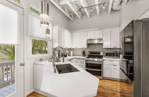 Castleberry Hill Condo | Luxury 2BR Condo on Peters St - Walk to FIFA & Mercedes-Benz Stadium