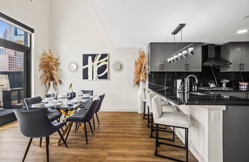 Peachtree Center House | Luxury 3BR Townhouse | Private Patio, Pool, Walk to FIFA & Downtown