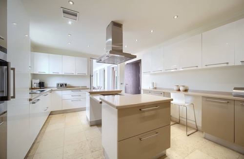 Mijas Villa | #Luxury 4 Bed Villa, Heated Pool, Cinema, Gym, Sauna, Squash Court