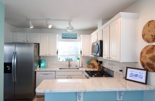 Marineland Acres House | Luxury Beach House, Private Salt Pool. Walk to the Beach