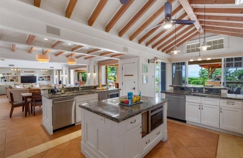 Kaanapali House | Luxury, Beachfront- Ka'anapali Beach, Pool & Hot Tub!