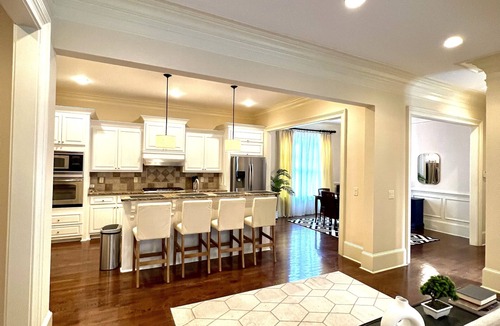 Sandy Springs House | Luxury Buckhead executive Oasis for Family or work