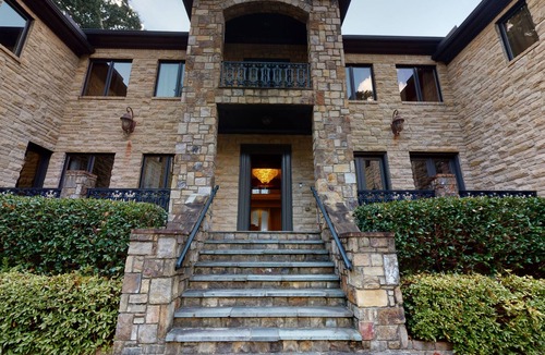 Sandy Springs House | Luxury Buckhead Retreat in the most pristine area of Atlanta
