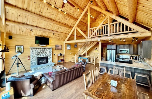 Gilead Cabin | Luxury Cedar Log Cabin near Sunday River with Mtn Views, Hot Tub & Game Room