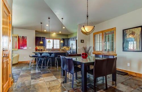 Bear Hollow Village House | Luxury Condo with Private Balcony Seasonal Pool Hot Tubs - Close to Skiing