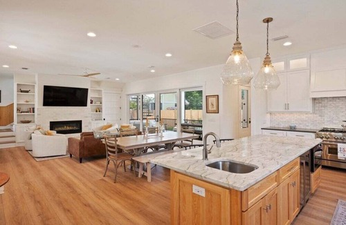 East Beach House | Luxury East Beach Vacation Rental with Private Pool | Sleeps 13 | Astin Cottage