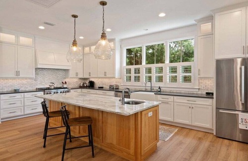 East Beach House | Luxury East Beach Vacation Rental with Private Pool | Sleeps 13 | Astin Cottage