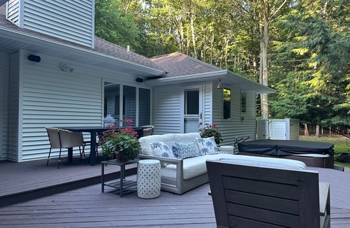 Fennville House | Luxury home, Private beach 200 ft away+New Bathroom and Hot Tub+ 8 mins to town!