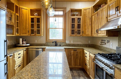 Wilmington House | Luxury Home With Mountain View