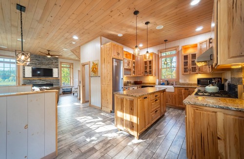 Wilmington House | Luxury Home With Mountain View