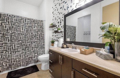 Lindridge-Martin Manor Apartment | luxury modern Buckhead loft walks to shopping , dining & nightlife