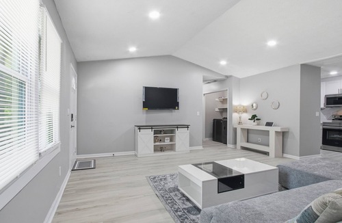 Doraville House | Luxury Modern Ranch & Newly Renovated