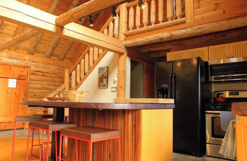 Catskill Cabin | Luxury secluded Catskill log cabin on creek-ski hike great restaurants mins away