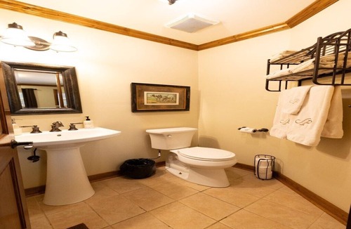 Fowlstown Cabin | Luxury Southern Lodge Retreat-4 Bedroom/4 Bathroom