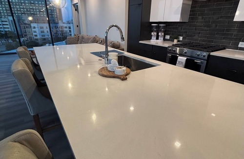 Westside Apartment | Luxury West Midtown 3br Skyrise Floor to Ceiling Views