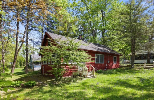 Lenox Dale House | Mac Shores | 5 min to Tanglewood ! Shared Beach