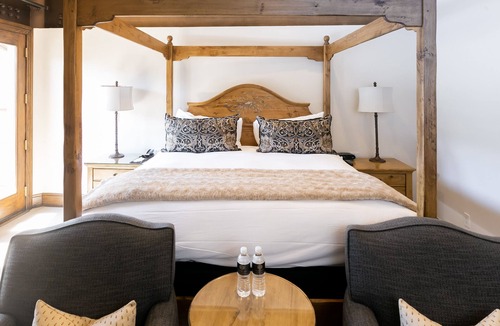 Deer Valley Cabin | Main Lodge Luxury King Room with Hot Tub by RedAwning