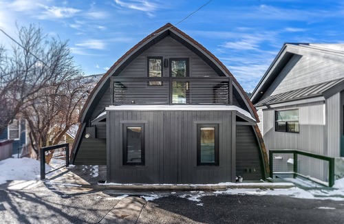 Downtown Park City Ski Chalet | Mainstreet Masterpiece | Stunning Views! | Hot tub! | Walk to Downtown