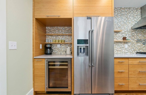 Martinez Park House | Maple Courtyard | Old Town w/King Suite & Piano