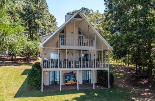 Beaverdam House | MASTERS WEEK Lake home with amazing sunset views in Greensboro