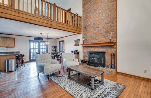 McDonough Cabin | McDonough Escape w/Private Hot Tub & Game Room!