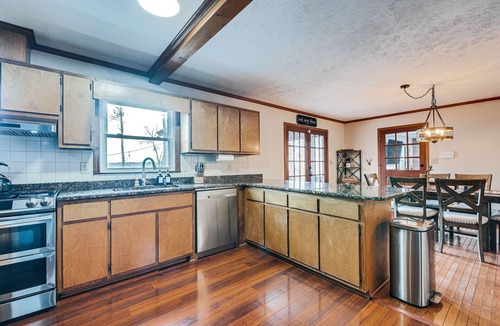 McDonough Cabin | McDonough Escape w/Private Hot Tub & Game Room!