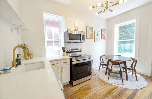 Shaw House | Mid-Century Shaw Home - Family & Pet Friendly, walkable to Tower Grove Park