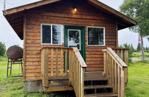 Ninilchik Cabin | Midnight Sun Cabin on the Cook Inlet. Basecamp for all your Alaskan Adventures!