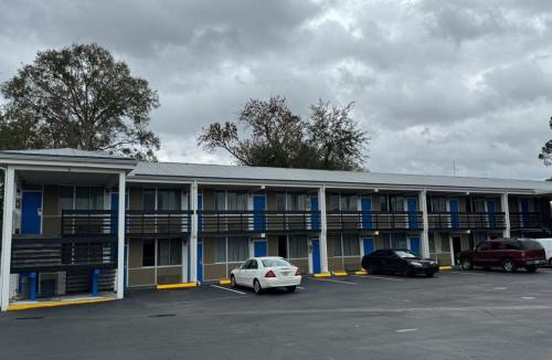 Englewood Hotel | Midtown Lodge