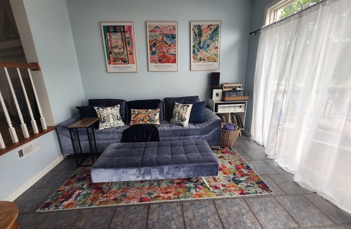 Saratoga Springs House | Minutes to downtown, right on the lake. Pet friendly home, sleeps 10 with views!