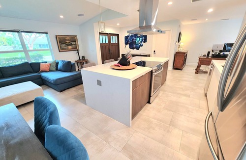 Deerfield Beach House | Modern 3 BR house w/Private Pool, Relaxing Backyard w/Hot Tub & Steam Shower