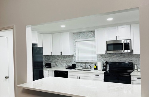 Del Rio House | Modern 3BR Home Pool Playroom Quiet Family Frendly