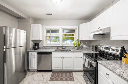Atlanta House | Modern and Stylish Bungalow 8 Min from Mercedes-Benz