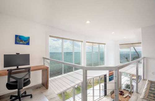 Anahola House | Modern, Beachfront 4 Bdrm - Eastside Retreat with A/C