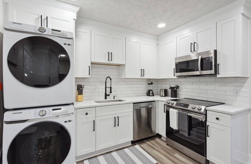 Athens House | Modern Comfort Meets Athens Charm – 2BR Home By RHM Home Pro