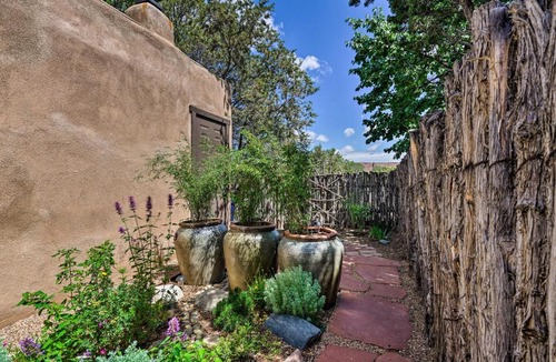 Vista Encantada House | Modern Condo w/Santa Fe Charm 1 Mi to Plaza
