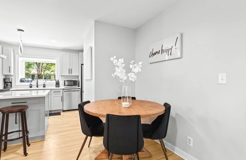 Garden Hills House | Modern, Cozy Buckhead 4+3 SFH + Backyard