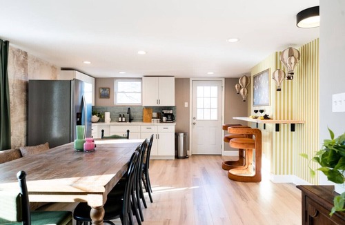 St. Louis House | Modern Family Stay St Louis near Downtown Arch & University Area
