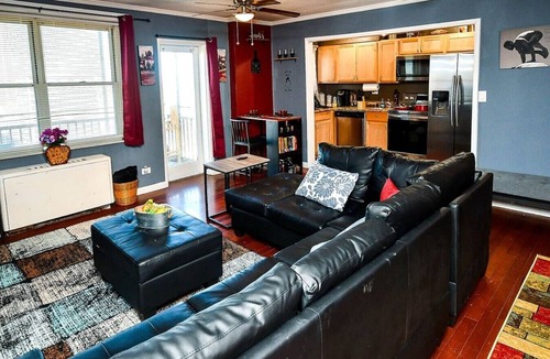 Fairlie-Poplar Historic District Apartment | Modern High-Floor condo at Heart of Downtown & Skyline Balcony