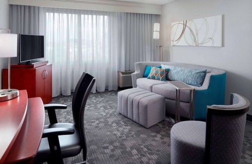 Home Park Hotel | Modern Hotel Stay | Pool, Gym & Free WiFi in Midtown Atlanta