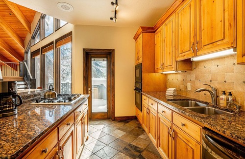 Deer Valley House | Modern Mountain Design, Luxury Resort Amenities, Game Room - Perfect for Families