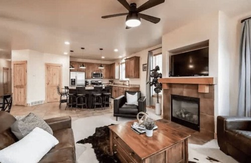 Bear Hollow Village House | Modern Mountain Home + Hot Tub | Kodiak