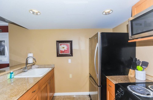 Waikiki Condo | Modern, Ocean View In a Great Location In Waikiki!