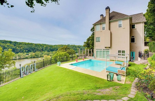 Roswell Apartment | Modern Retreat w/River View in Roswell!