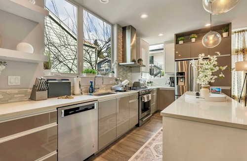 Mount Baker House | Modern Standalone 3-bedroom townhome in vibrant Seattle