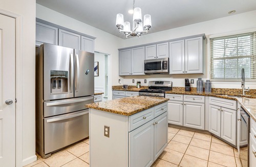 Lithonia House | Modern Stone Mountain Home w/Spacious Deck, Grill