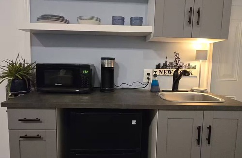 Statesboro Apartment | Modern Studio just 10 minutes to GSU with Kitchenette