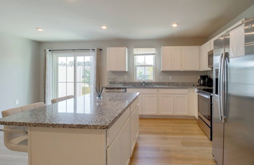 Cartersville House | Modern Townhome w/Patio 7 Mi to Dtwn Cartersville